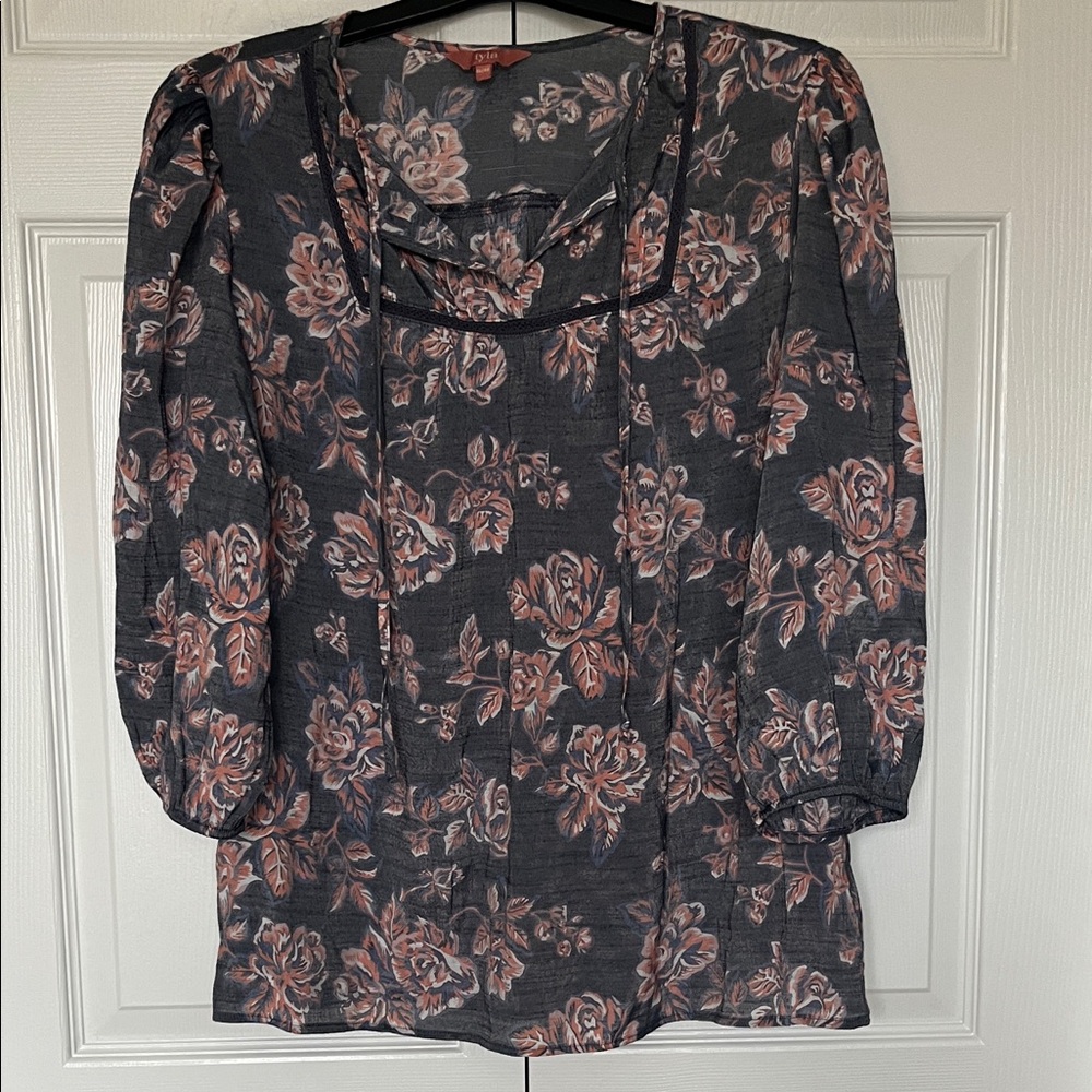 Chic Floral Women's Blouse in Steel Blue and Peach fits small